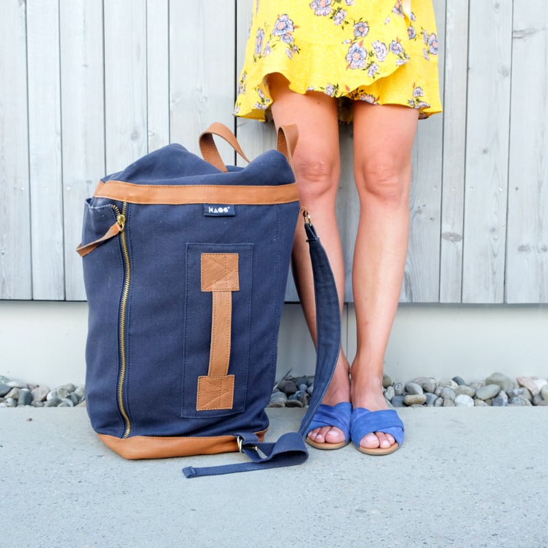 Weekend_bag_blue_legs_1000x.jpg