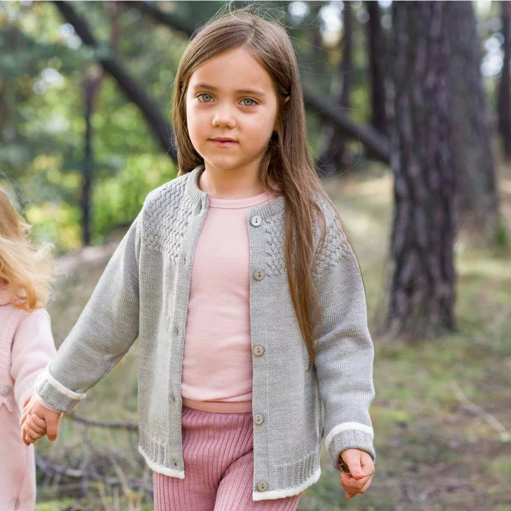 imgi_61_Lillelam_Jakke-classic_mellomgrå-miljø