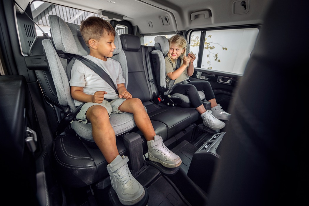 Small-Thule_Palm_Mid-grey_LS_Malmo_240603_1935