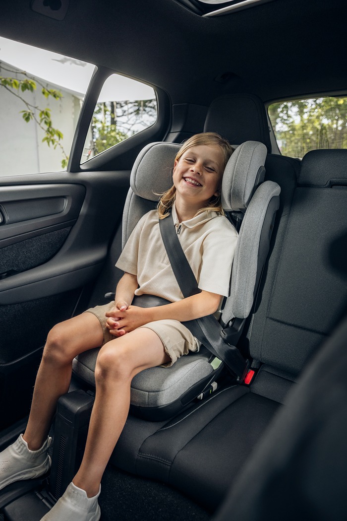 Small-Thule_Palm_Mid-grey_LS_Malmo_240604_4167