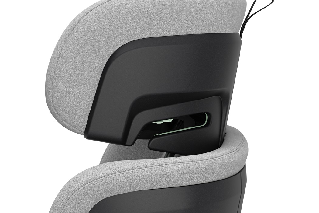 Small-Thule_Palm_MidGray_F_BeltGuide_Open