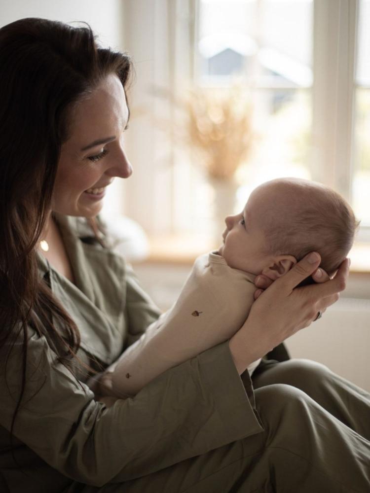 imgi_164_swaddle-svopepose (2)