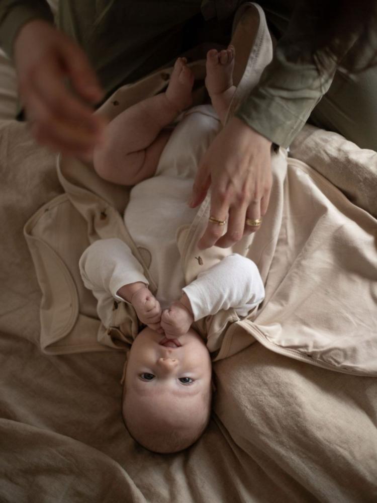 imgi_168_swaddle-svopepose (2)