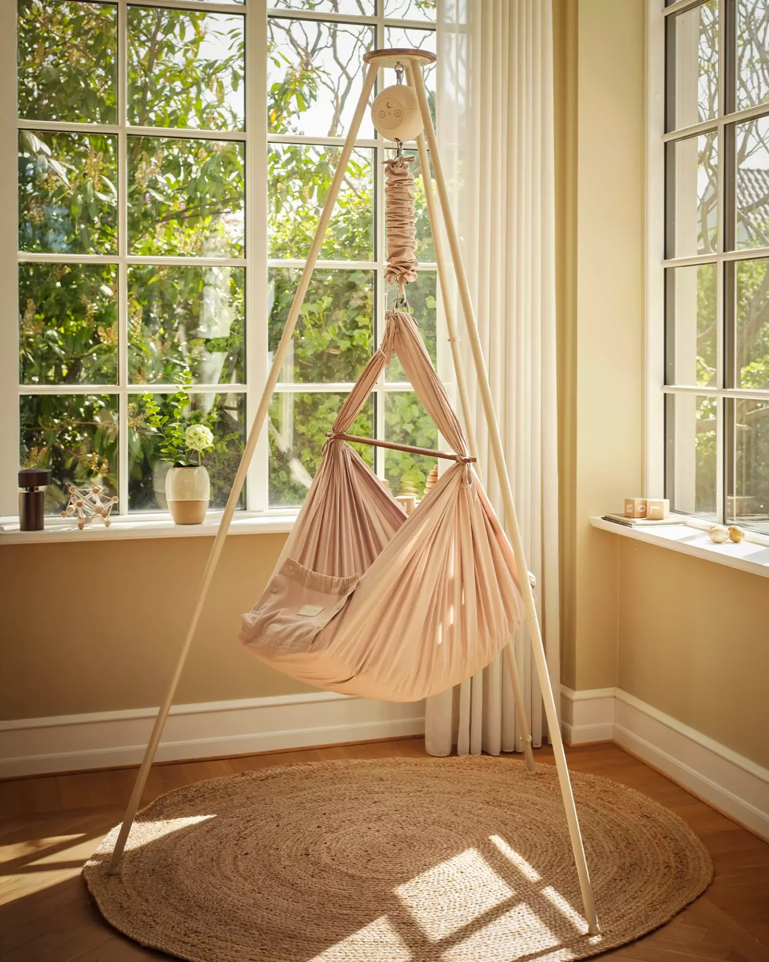 tripod-stand-lifestyle01B