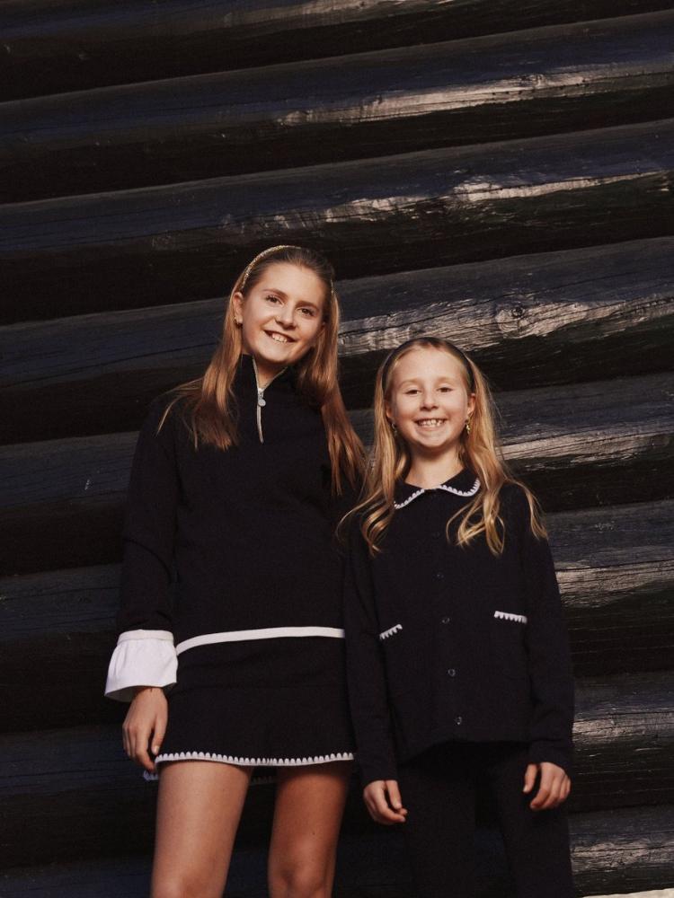 imgi_6_2134_712caf3cb4-kids-sally-merino-skirt_navy-johanne-merino-sweater_navy-kids-lianne-merino-sweate_navy-kids-jaro-merino-pants_navy-milly-long-sleee_white-medium