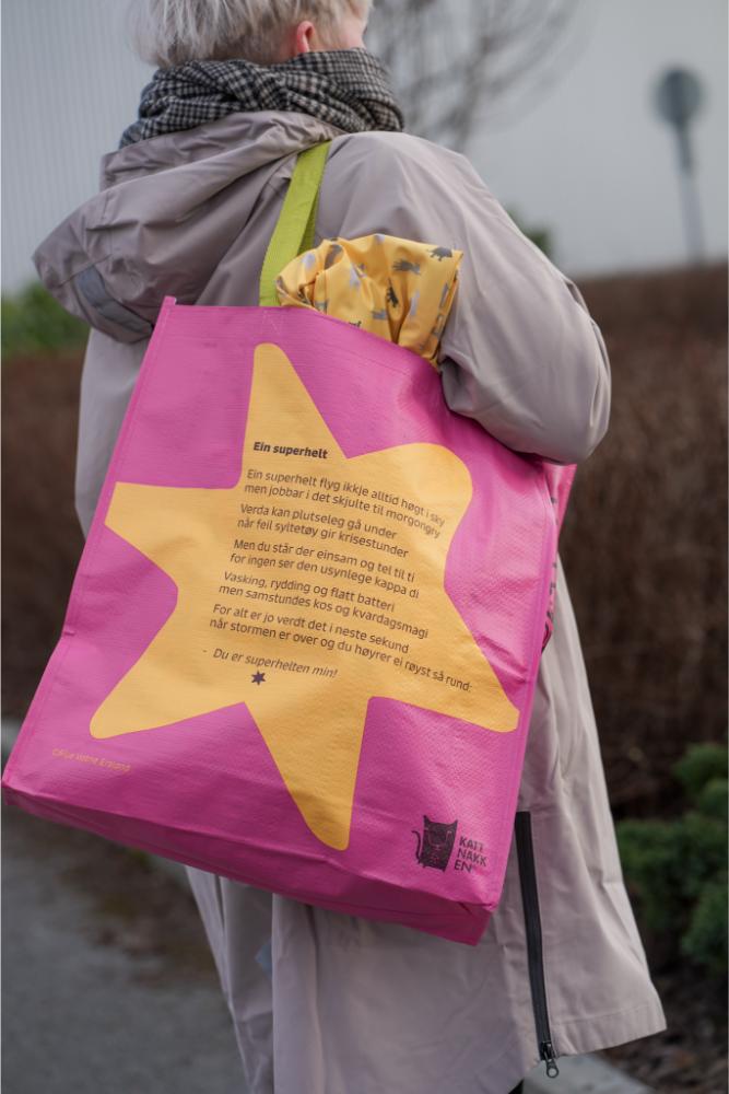 1477 Pose Superkatten-03