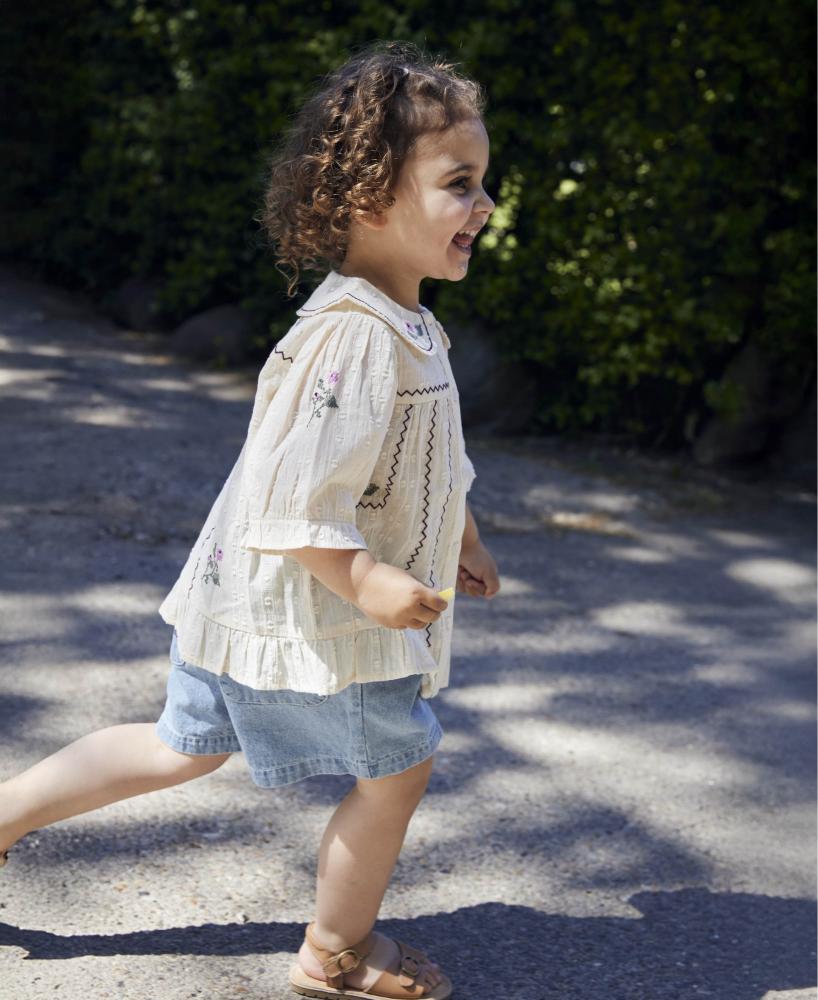 F1991 - DOBBY SS ROSE EMBR BLOUSE - SANDSHELL - Extra 2