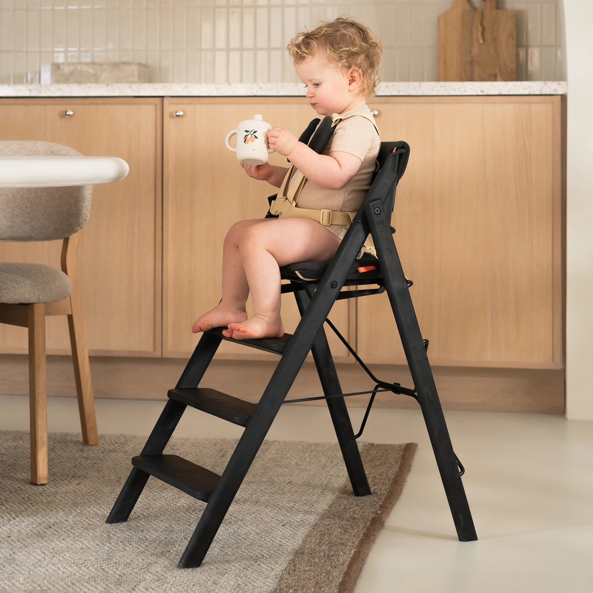 399_35b6594520-jrharness_cushion_charcoalblack_lifestyle-2-zoom