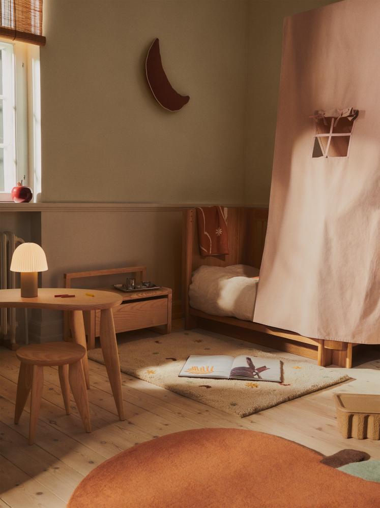 FermLiving_SS26_SettleBedCanopy_1104273189_SkyeTuftedRug_1104272883_FeveKidsDesk_1104273037_FeveKidsStool_1104273039_MoonCushion_1104273193