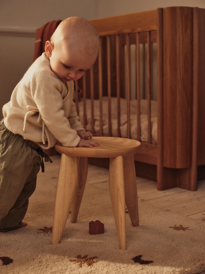 FermLiving_SS26_TiluBabyCot_1104273074_FeveKidsStool_1104273039_SkyeTuftedRug_1104272883