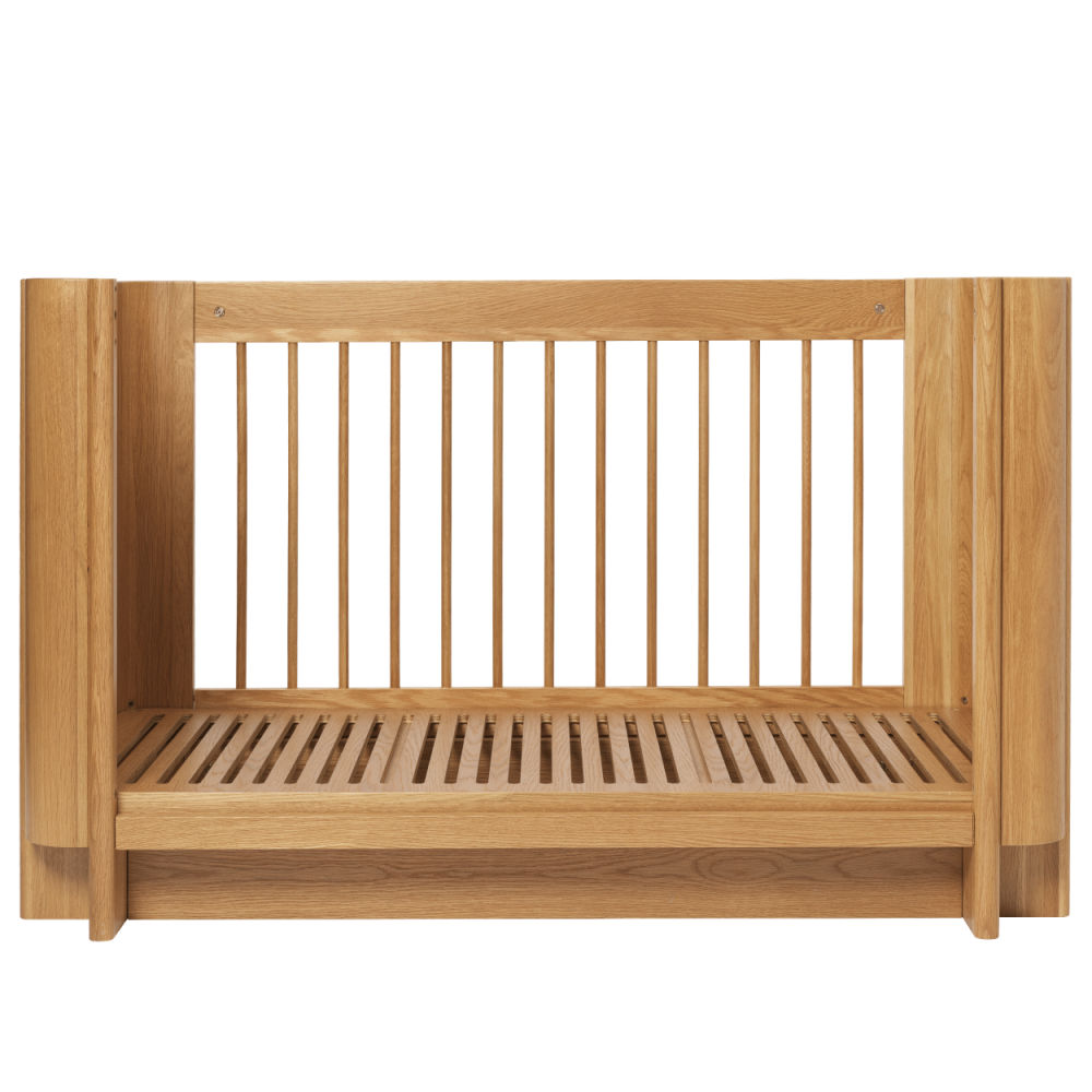 FermLiving_SS26_TiluBabyCot_NaturalOak_1104273074_2 (1)