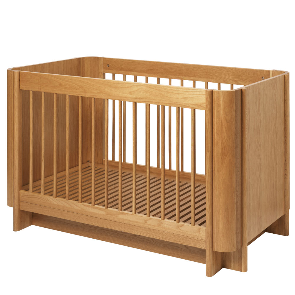 FermLiving_SS26_TiluBabyCot_NaturalOak_1104273074_4 (1)