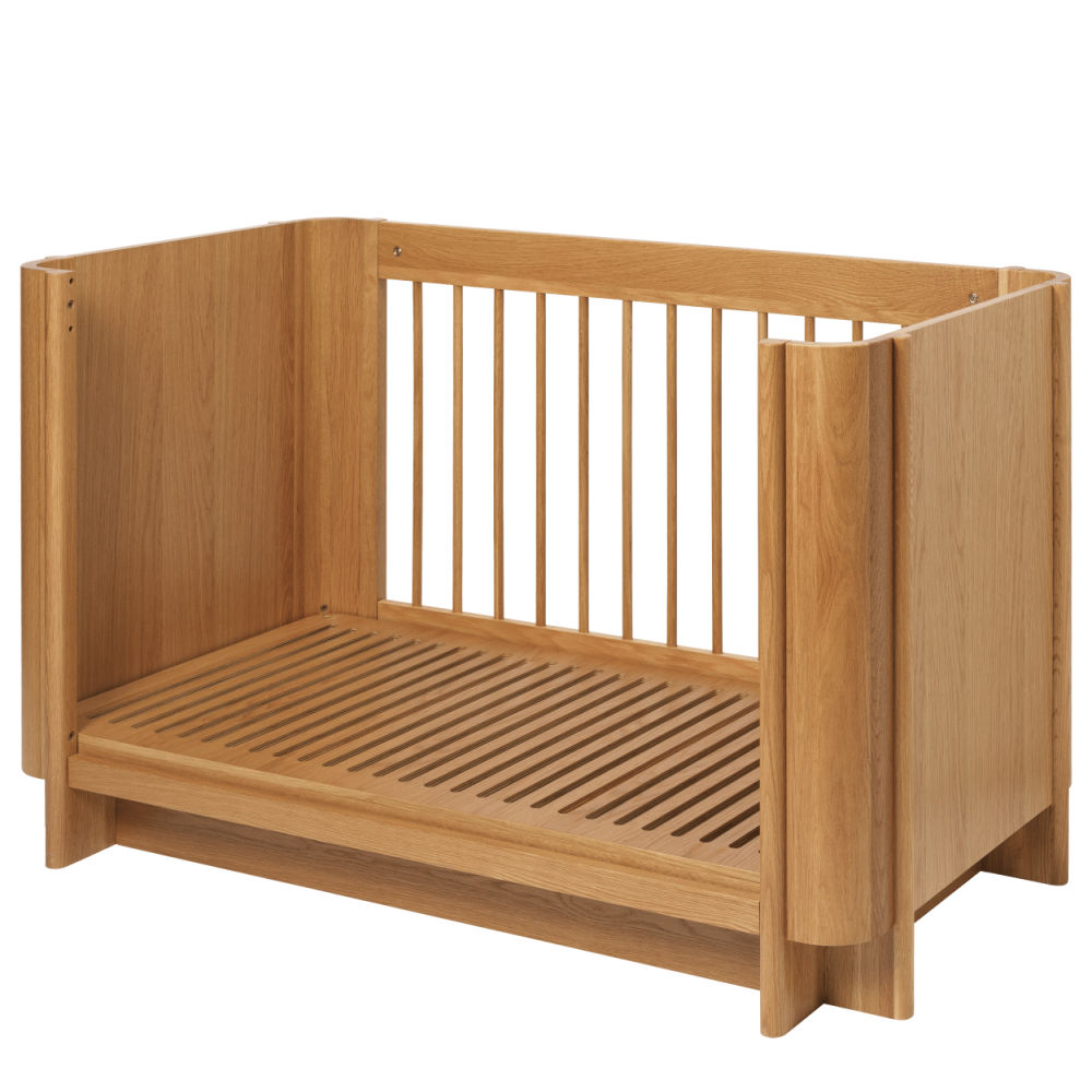 FermLiving_SS26_TiluBabyCot_NaturalOak_1104273074_5 (1)