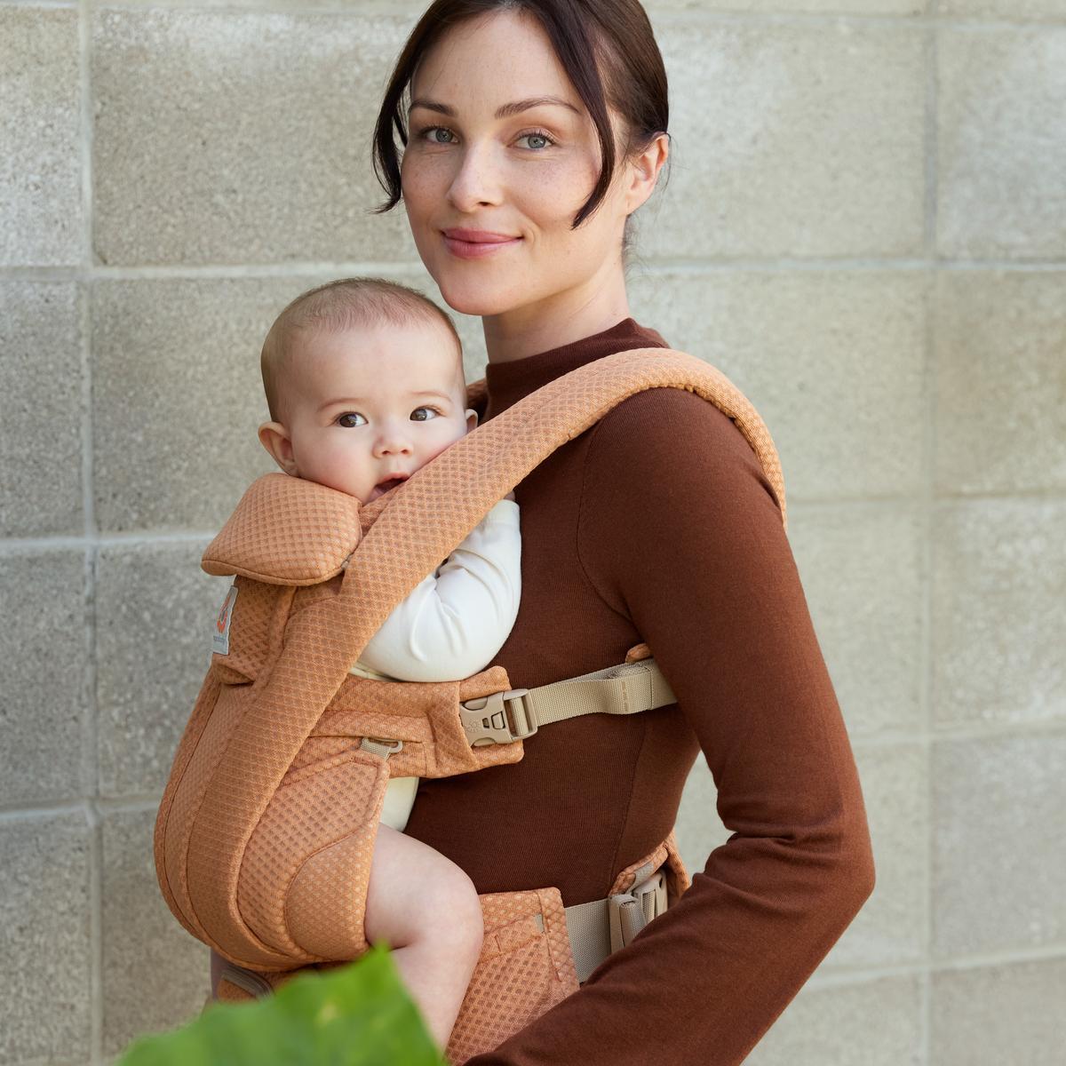 BCODMCANCLAY_ergobaby_carrier_omni_deluxe_mesh_canclay_LS02.jpg