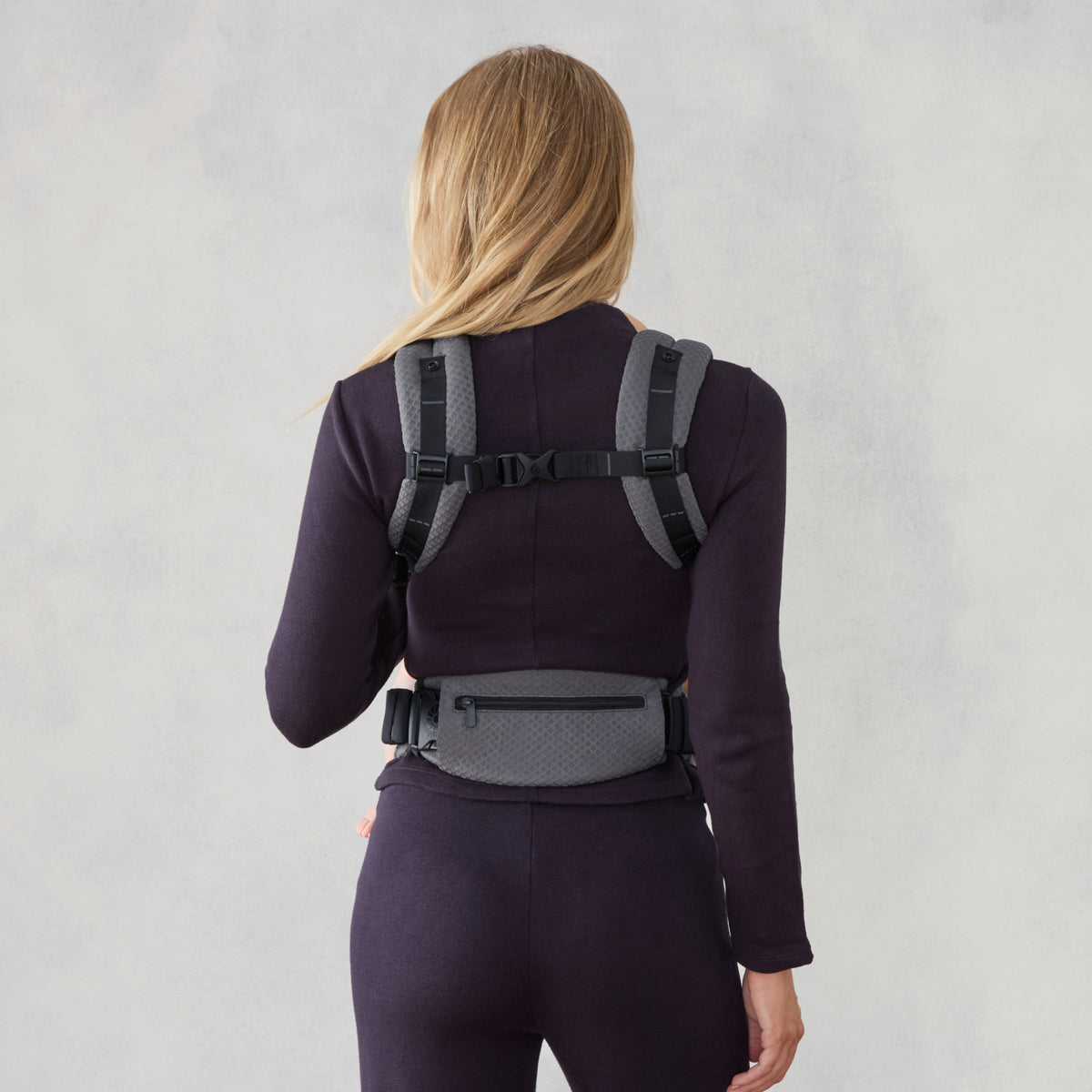 BCODMGRAPH_ergobaby_carrier_omni_deluxe_mesh_graph_M03_back.jpg
