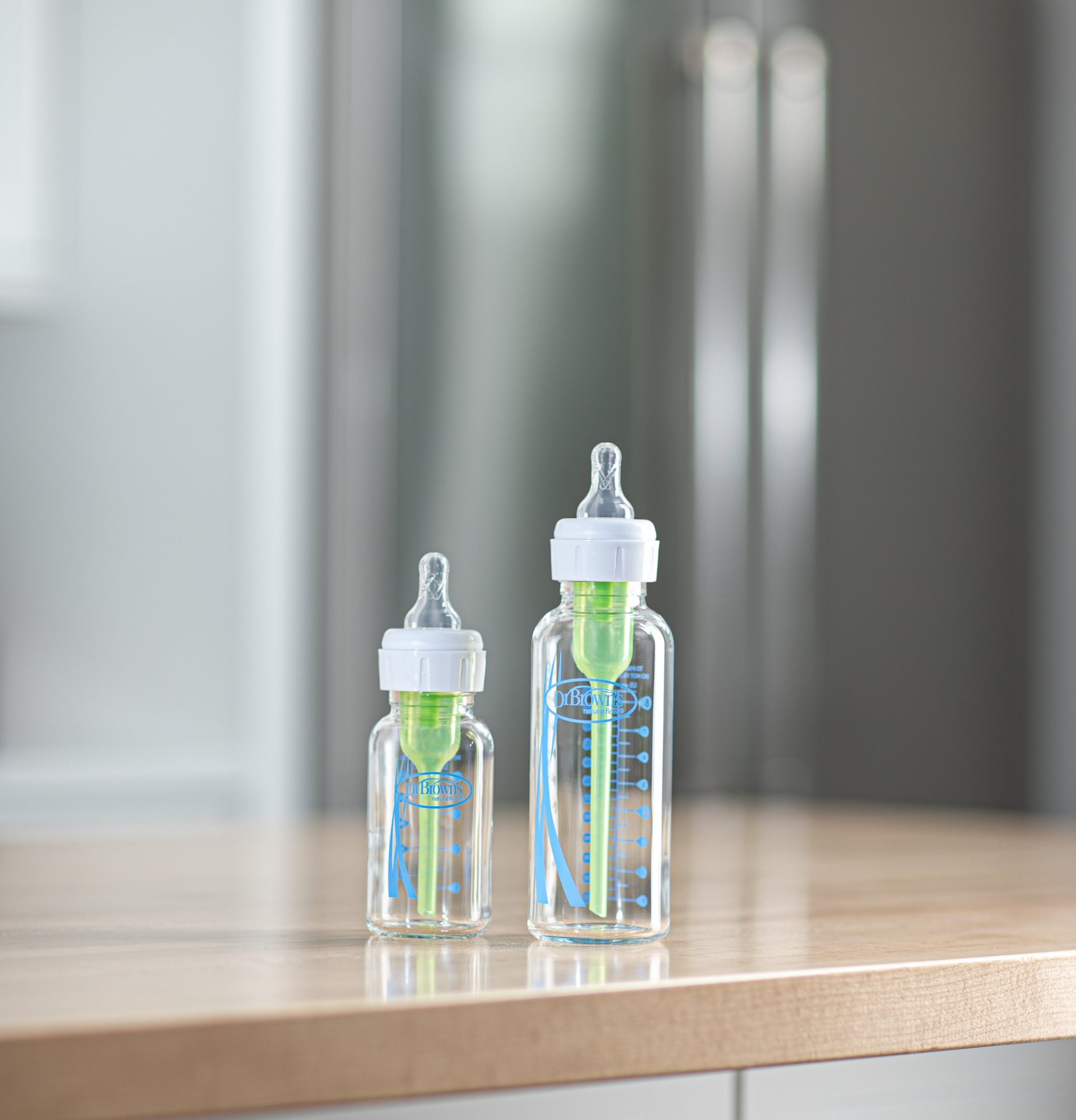Lifestyle_OptionsPLUS_GLASS_Narrow_4oz_and_8oz_bottle_3 (1)