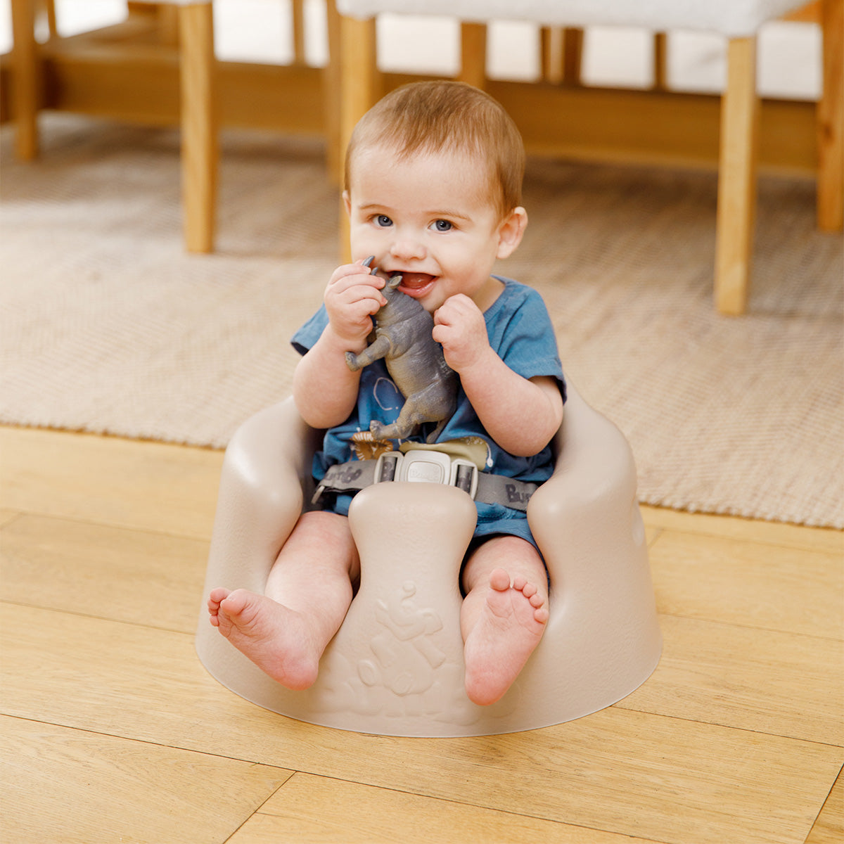 bumbo-floorseat-taupe-2.jpg