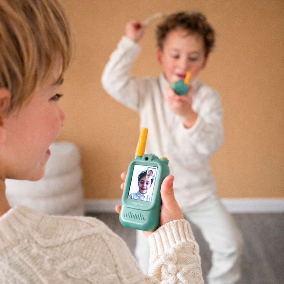 zazu-walkie-talkie-green-3.jpg