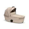 Cybex Balios Fold Cot i Almond Beige – brettbar liggedel med solskjerm