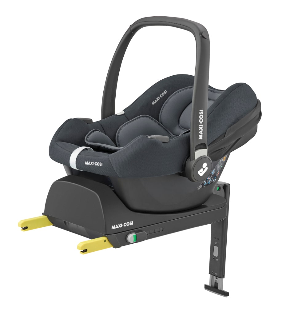 Maxi-Cosi CabrioFix i-Size i Essential Graphite, på CabrioFix i-Size-basen, sett bakfra