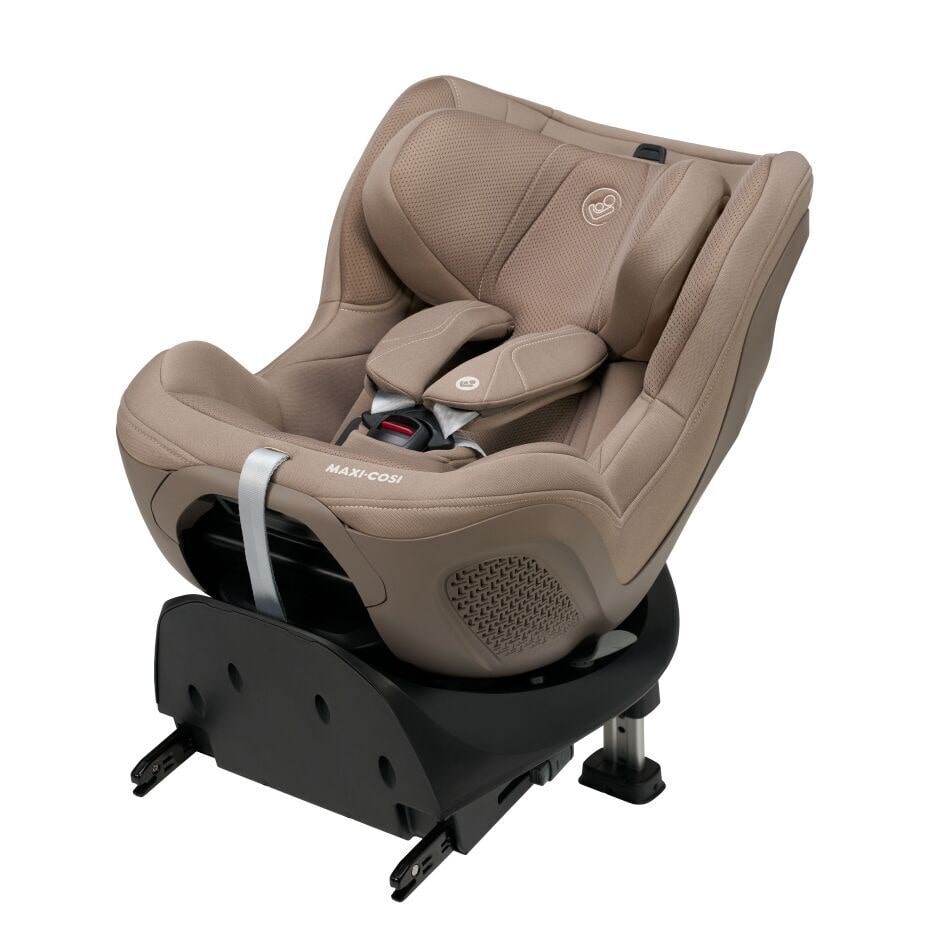 Maxi-Cosi Mica 360 Plus i Authentic Truffle bakovervendt, sett skrått fra venstre